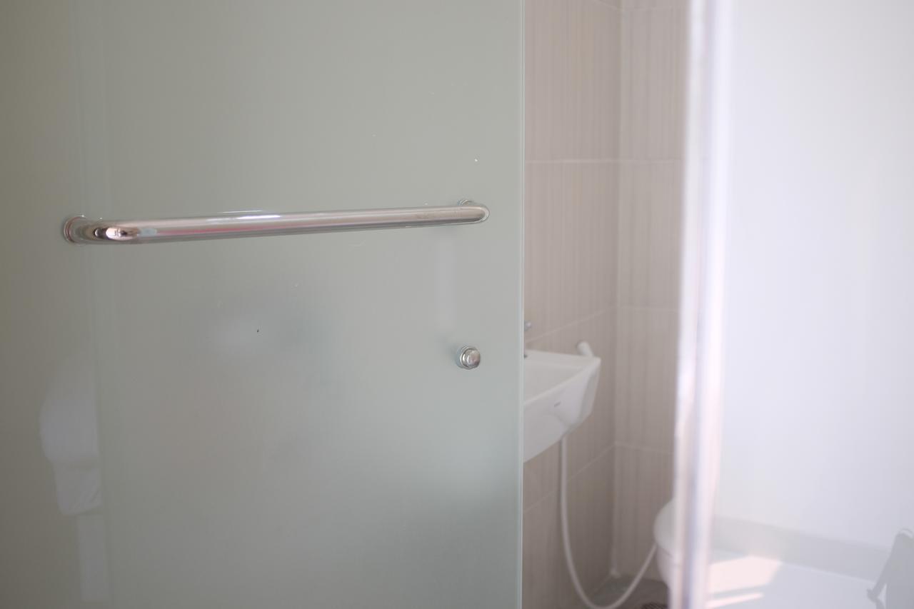 Reddoorz Plus Near Mall Ciputra Jakarta Exterior photo